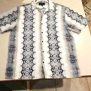 No Boundaries MEDIUM Full Snake Skin Print Button Up. Still NEW